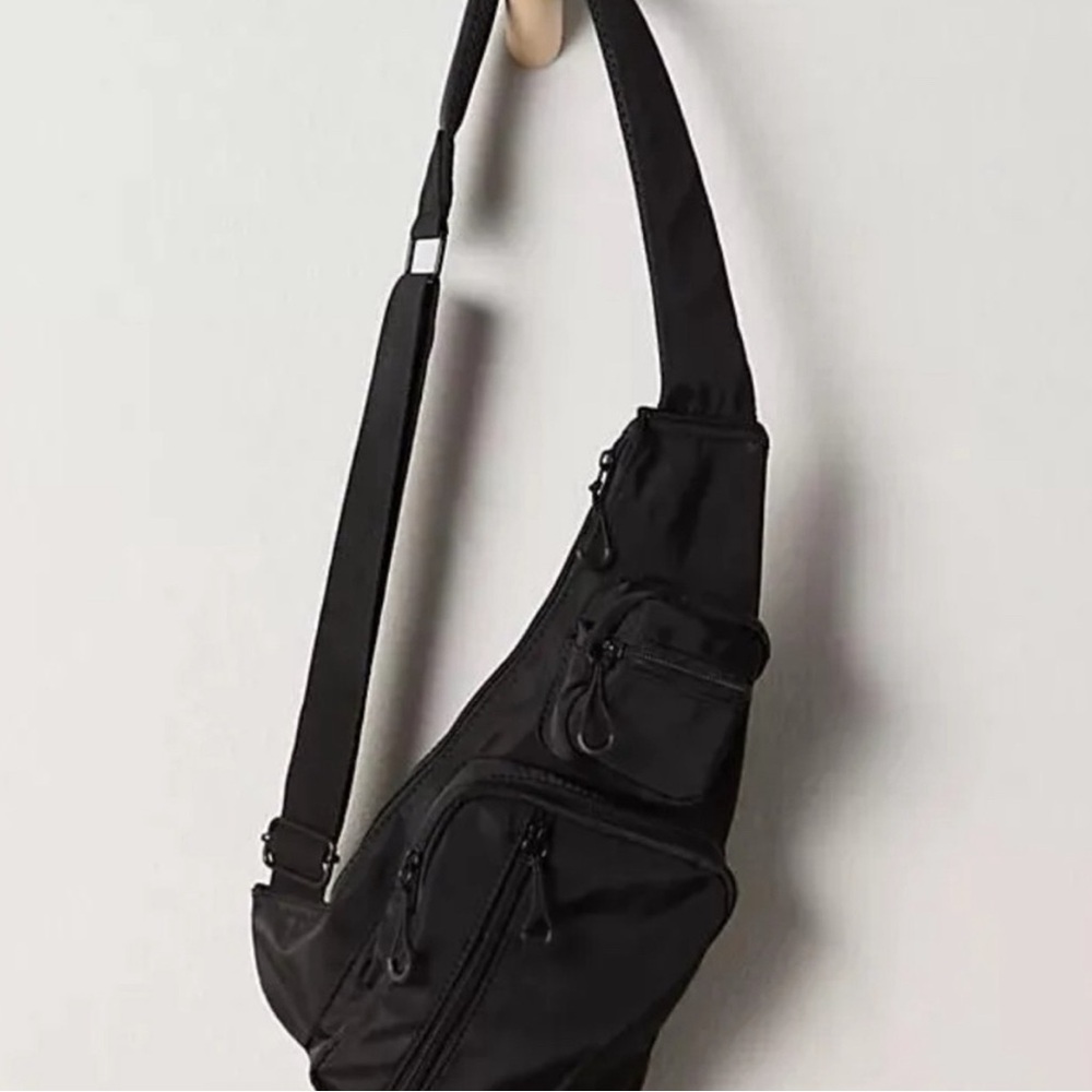 Gorgeous, Free People Sprinter Sling Bag❤️ NWOT Black sold out online - Picture 4 of 8